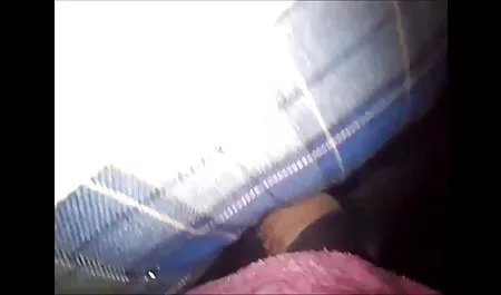 Teen rubs თავს დიდი სათამაშო დიდი clenching ორგაზმი